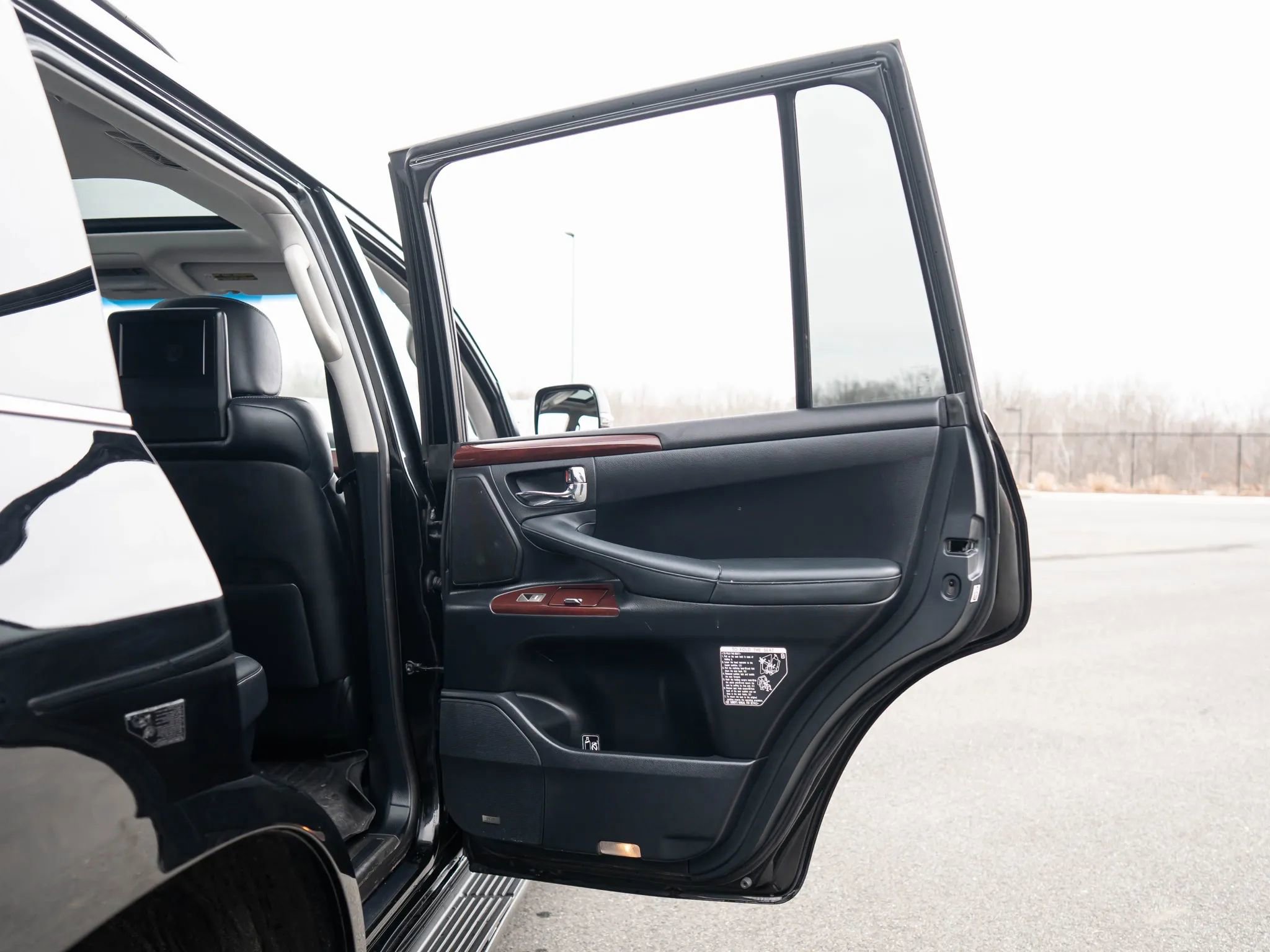 Used 2015 Lexus LX 570 4WD image 54