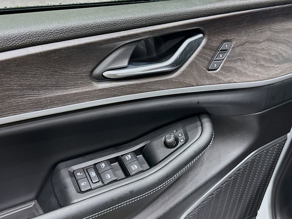 New 2025 Jeep Grand Cherokee L Limited w/ Black Appearance Package image 18