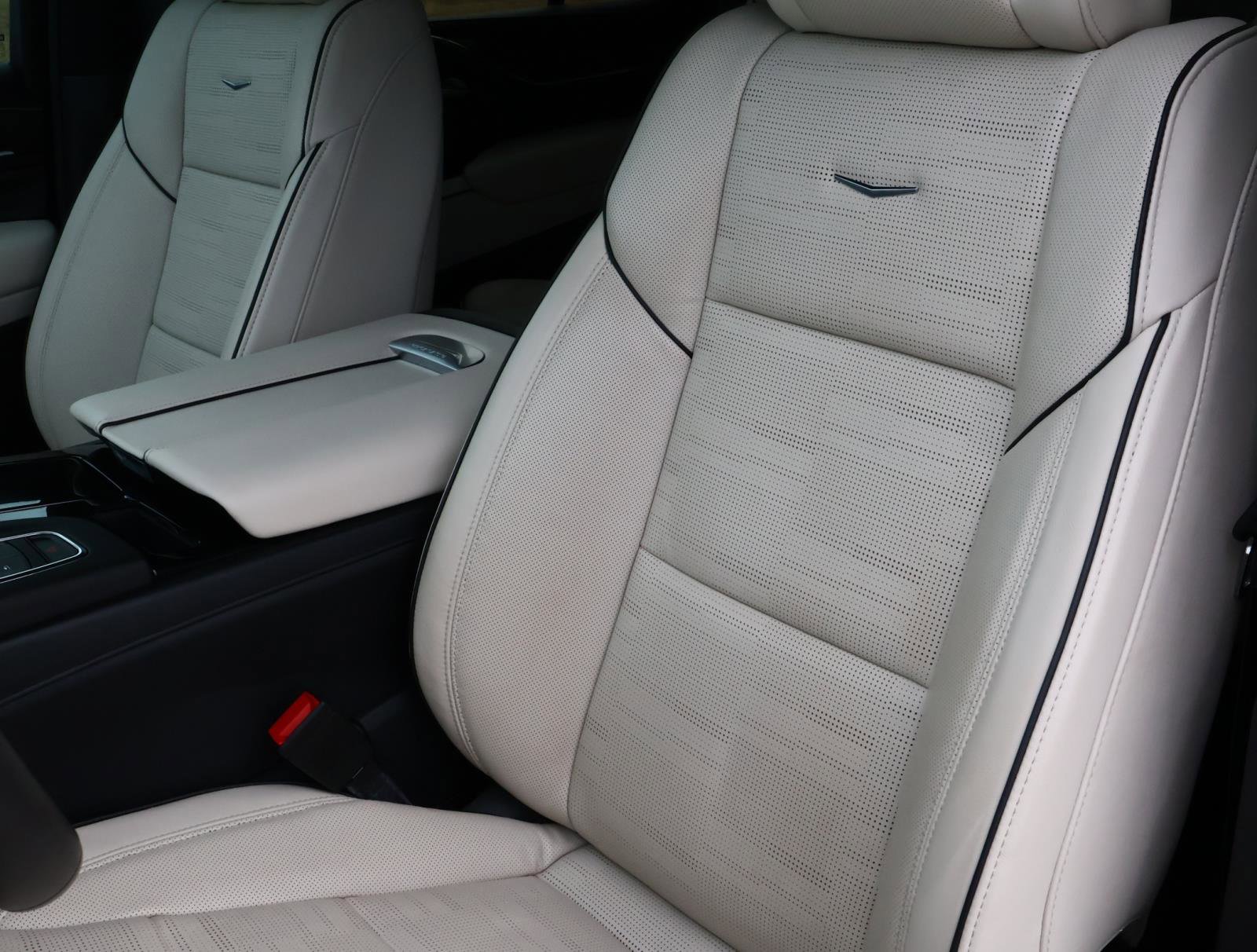 Used 2024 Cadillac Escalade Sport w/ LPO, ONYX Package image 14