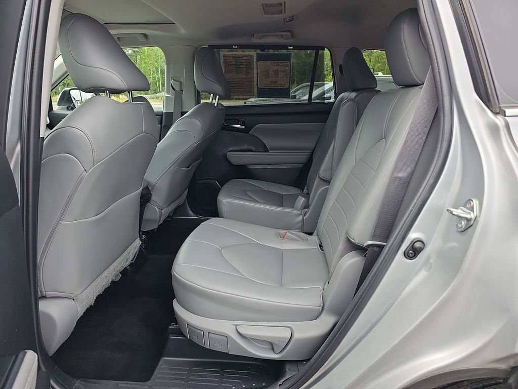 Used 2023 Toyota Highlander XLE FWD image 20