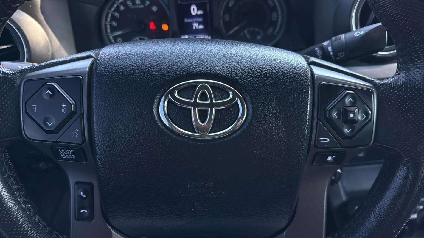Used 2017 Toyota Tacoma TRD Sport AWD/4WD image 13