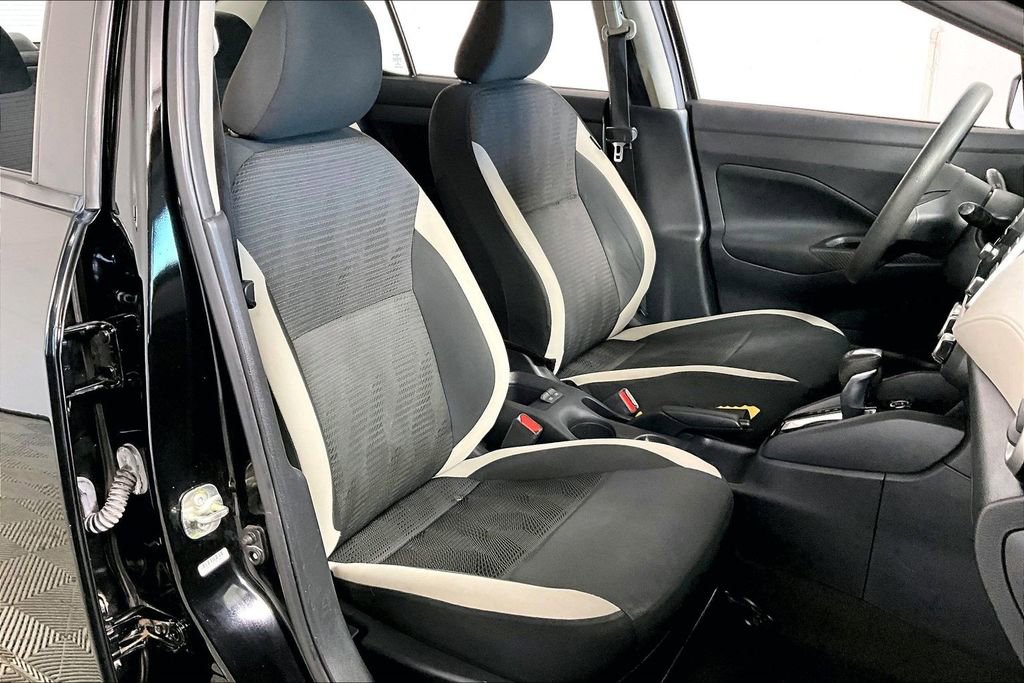 Used 2021 Nissan Versa SV image 7