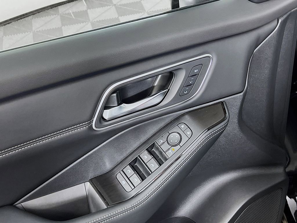 New 2026 Nissan Rogue Platinum AWD/4WD image 17