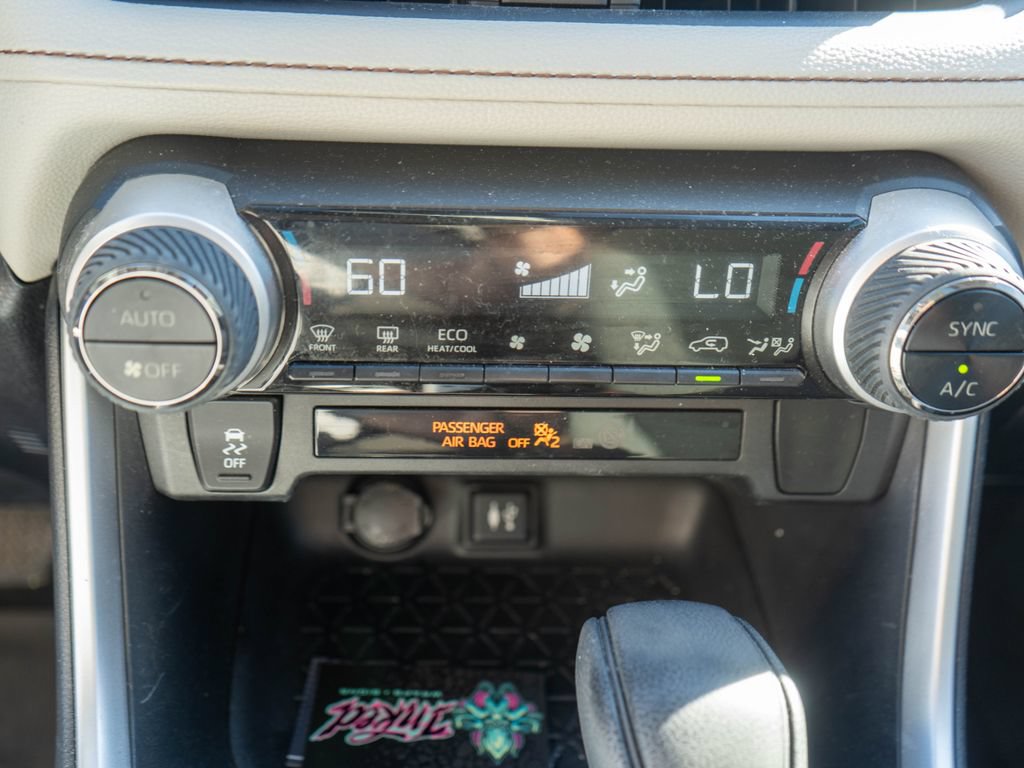 Used 2019 Toyota RAV4 XLE w/ Carpet Mat Package FWD image 22
