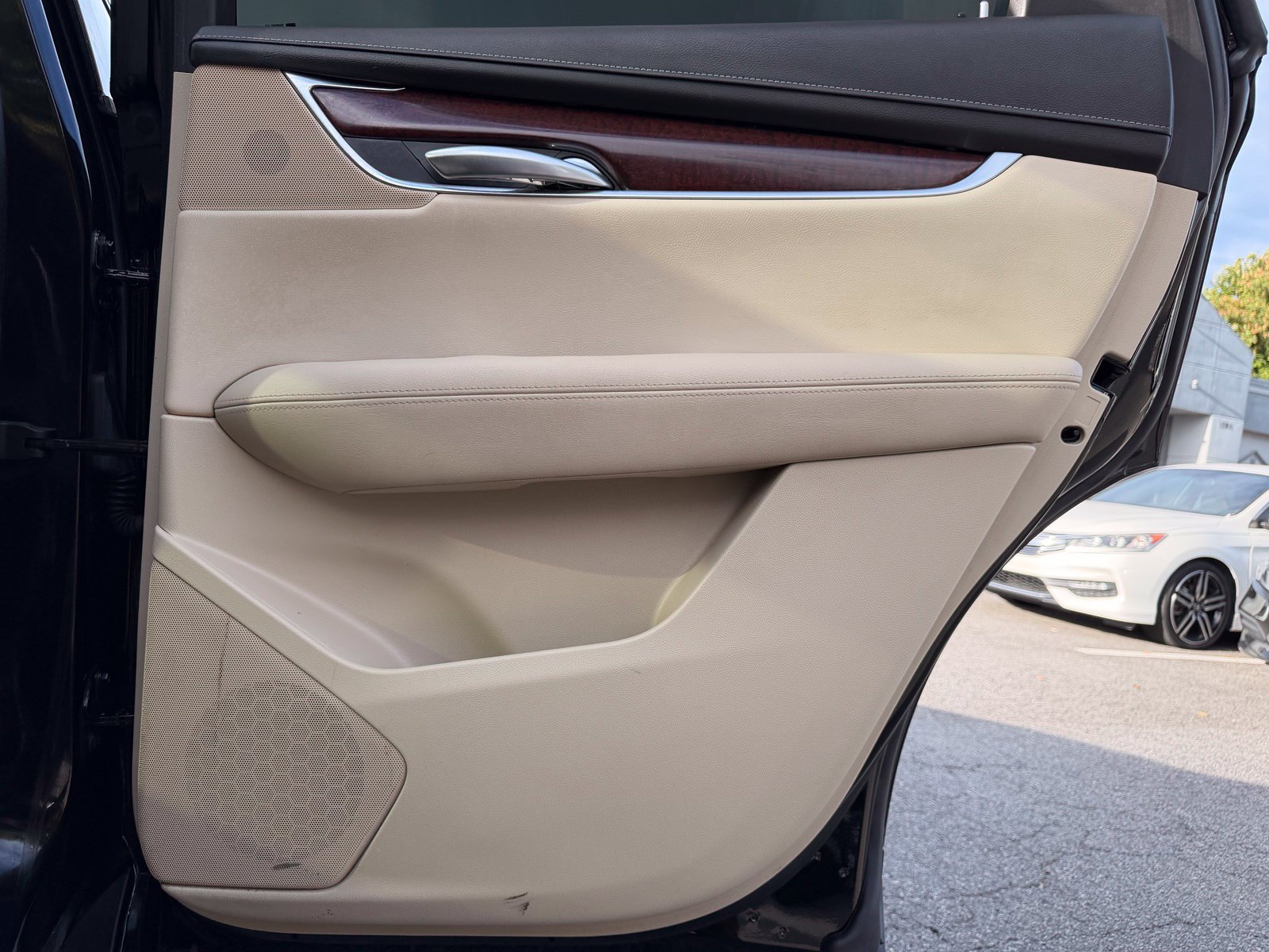 Used 2018 Cadillac XT5 Luxury w/ Driver Awareness Package FWD image 30