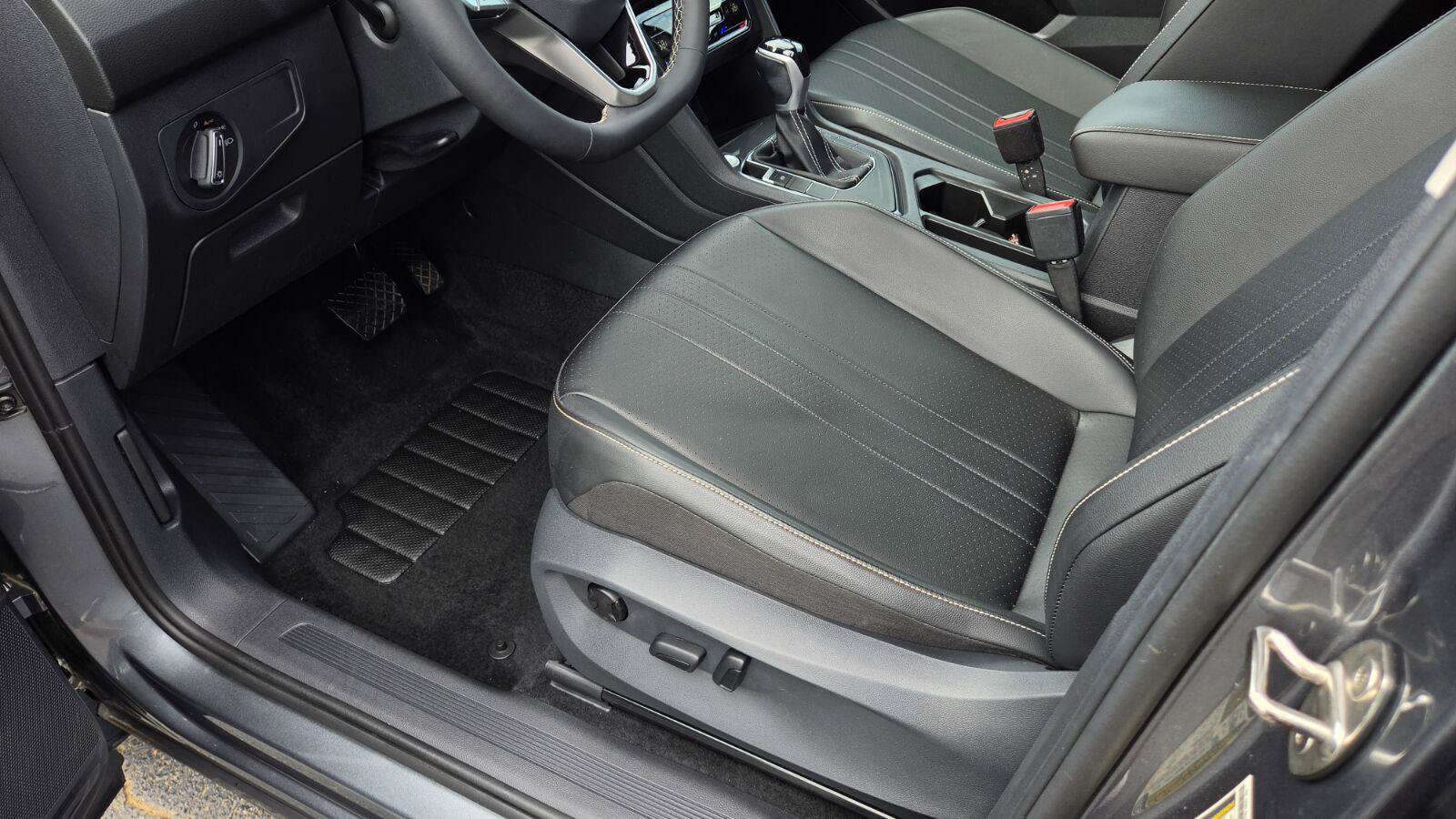 Certified 2023 Volkswagen Tiguan SE FWD image 21