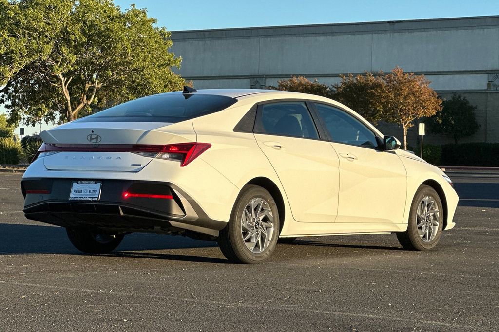 New 2026 Hyundai Elantra Hybrid FWD image 4