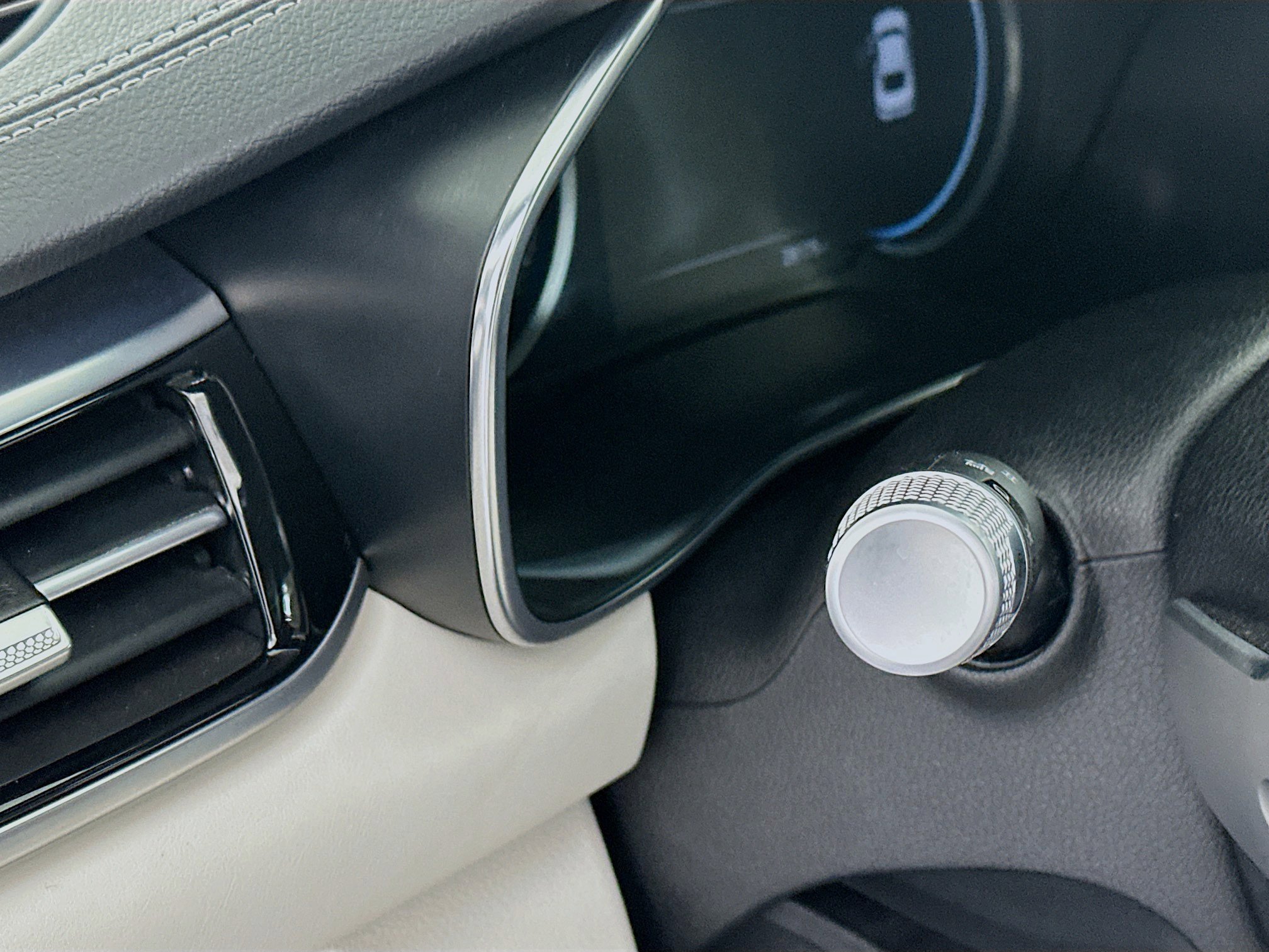 Used 2025 Genesis G70 2.5T image 17