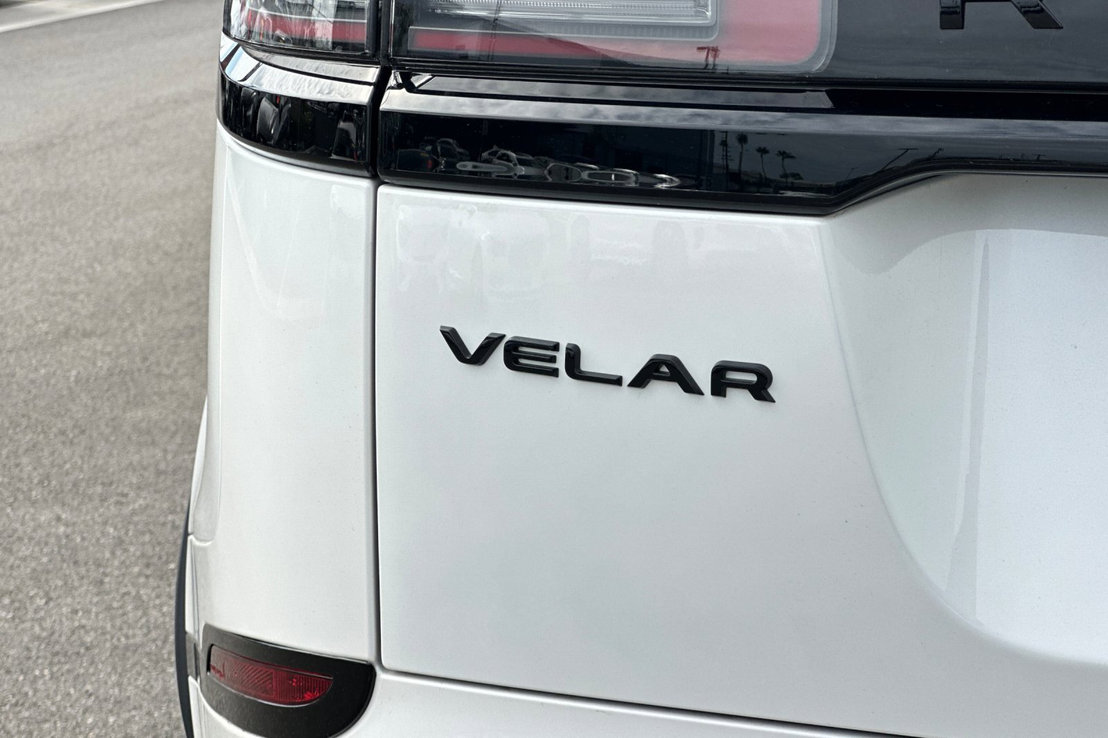 New 2026 Land Rover Range Rover Velar Dynamic SE image 34