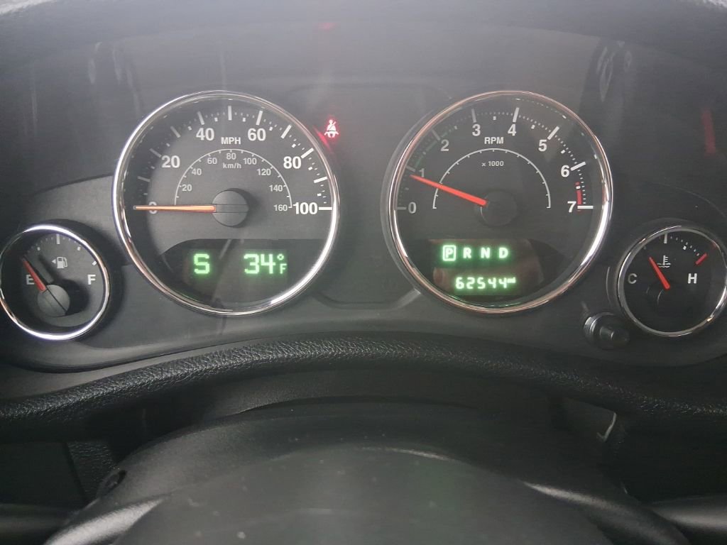 Used 2018 Jeep Wrangler Unlimited Sahara w/ Connectivity Group image 23