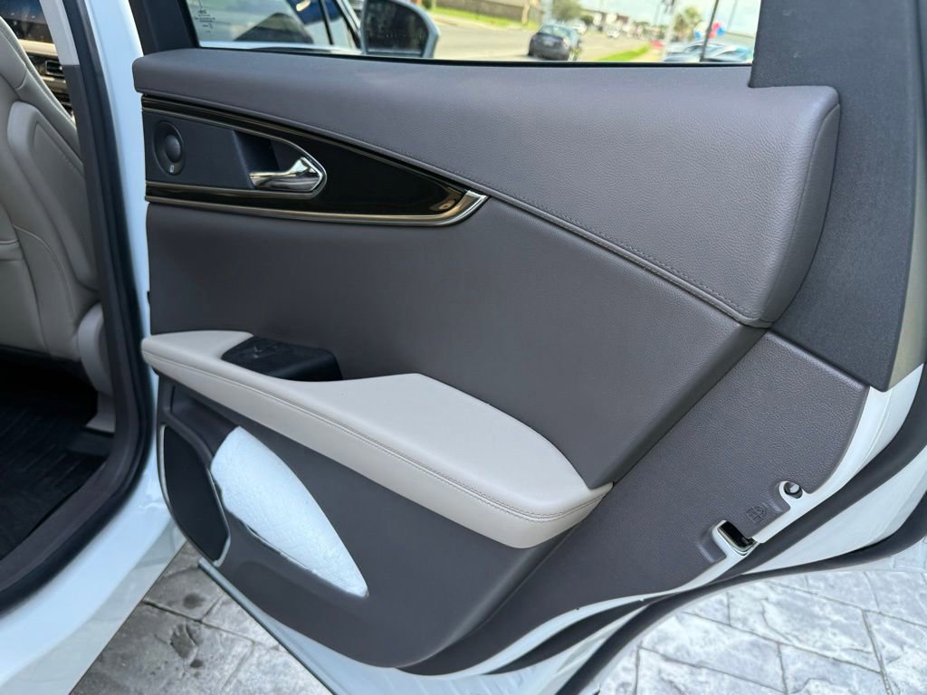 Used 2022 Lincoln Nautilus Reserve AWD/4WD image 23