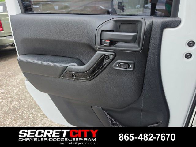 Used 2015 Jeep Wrangler Unlimited Sahara AWD/4WD image 13
