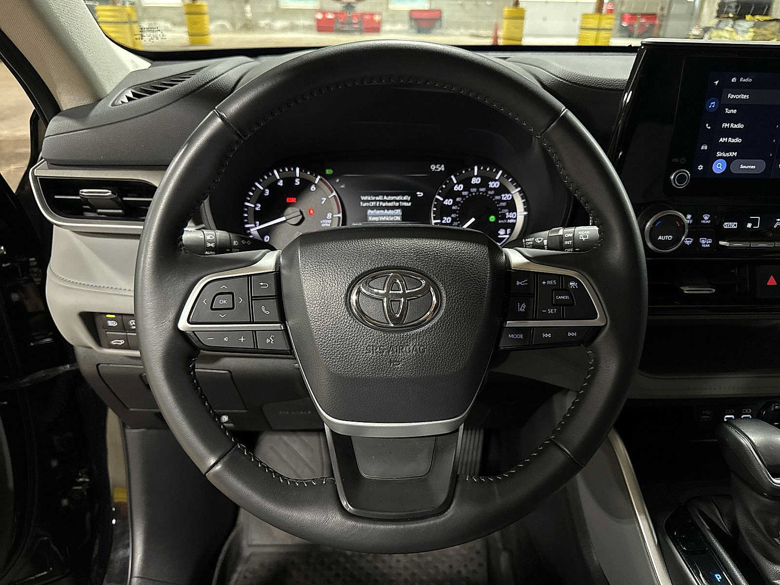 Used 2024 Toyota Highlander LE FWD image 19