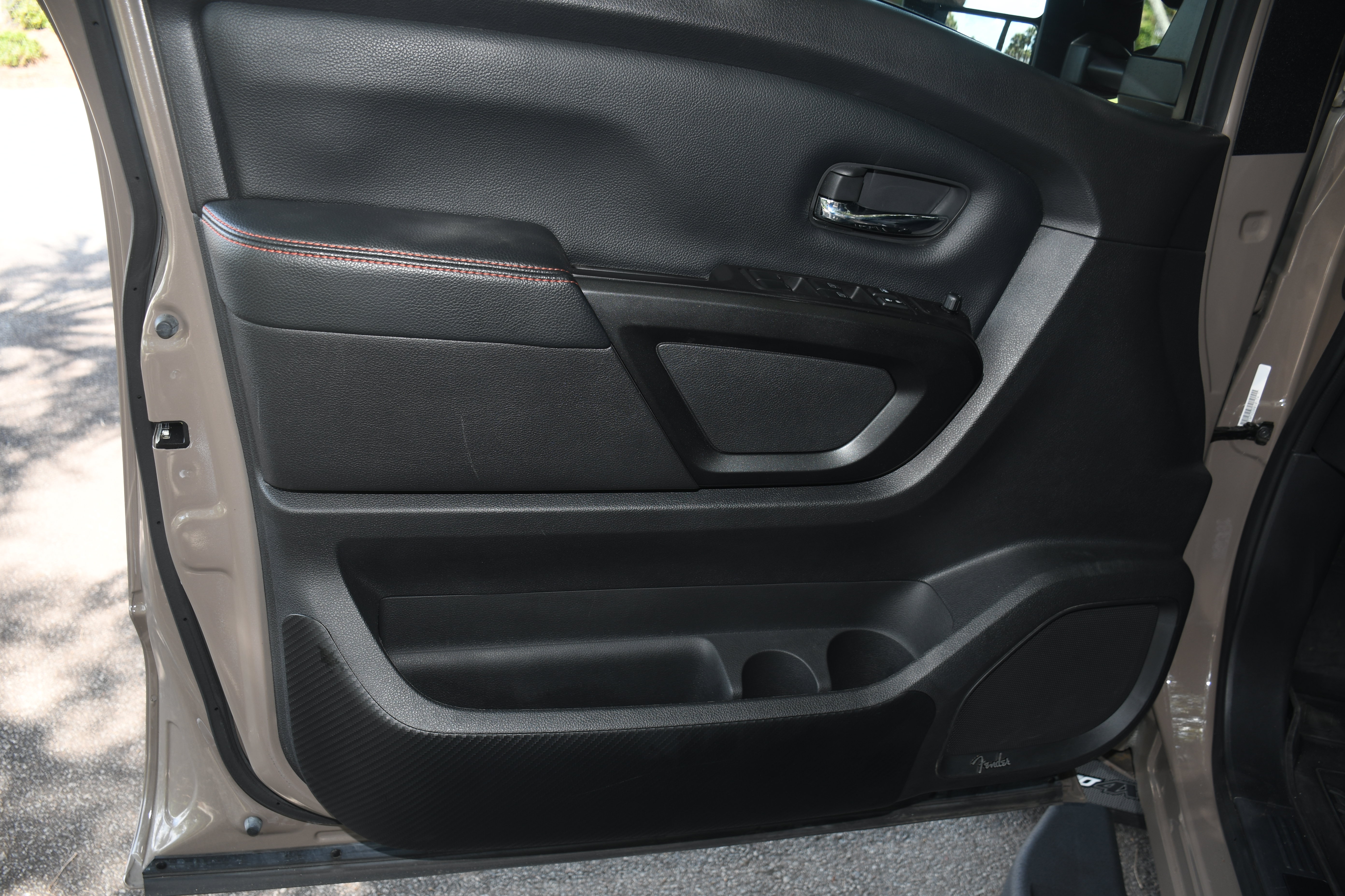Used 2024 Nissan Titan PRO-4X AWD/4WD image 9