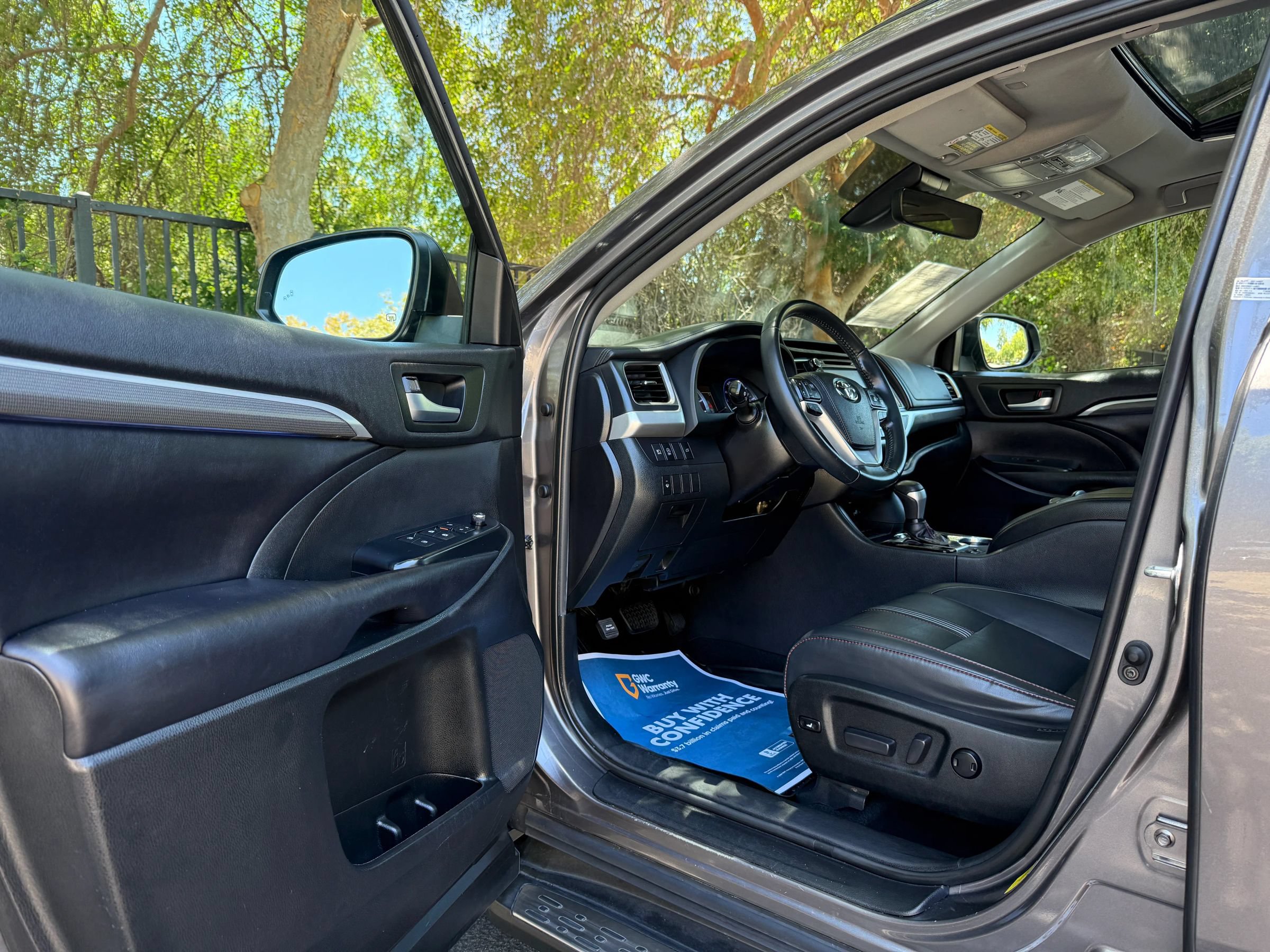 Used 2019 Toyota Highlander SE FWD image 9