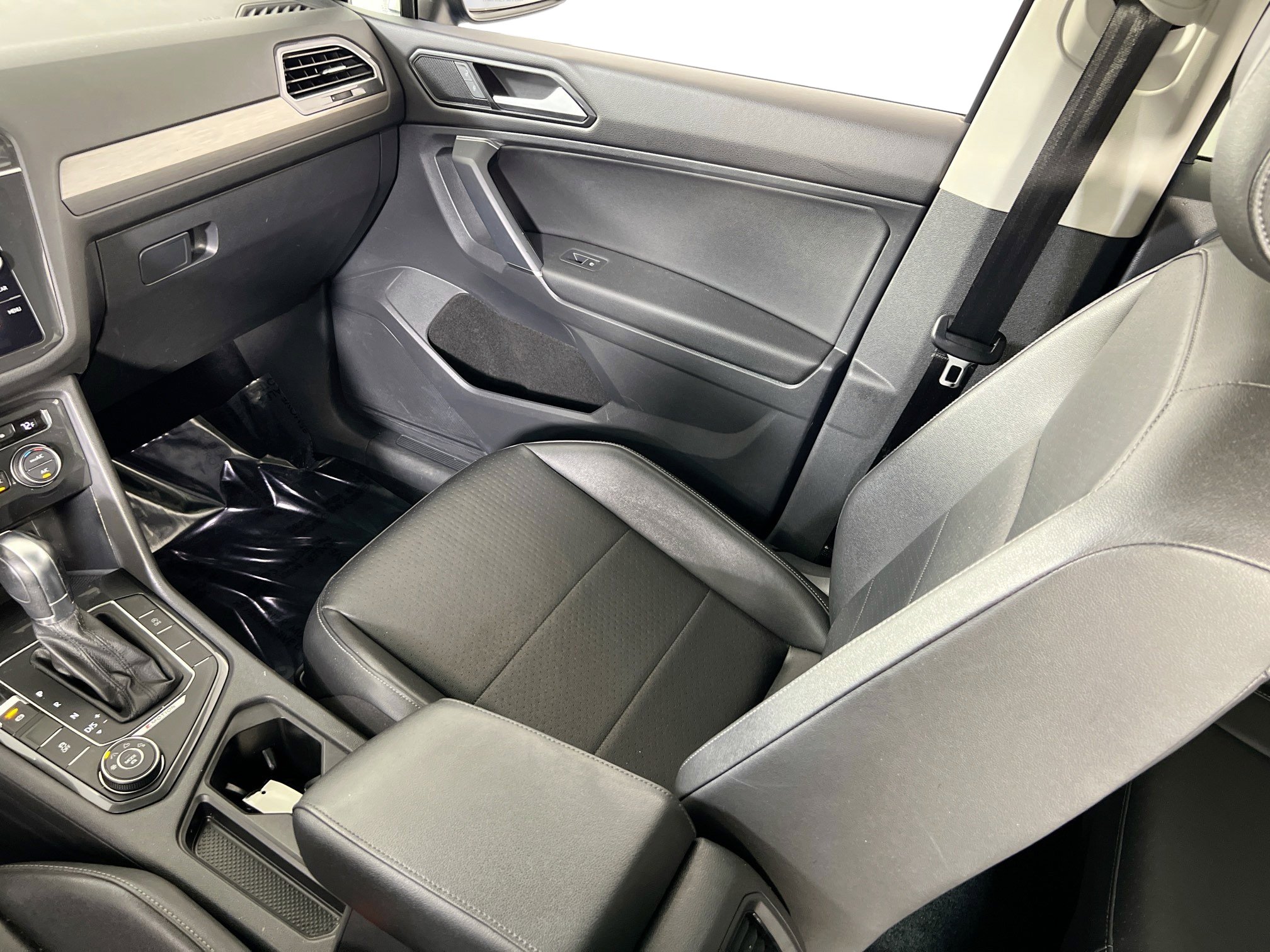 Used 2018 Volkswagen Tiguan SEL image 24