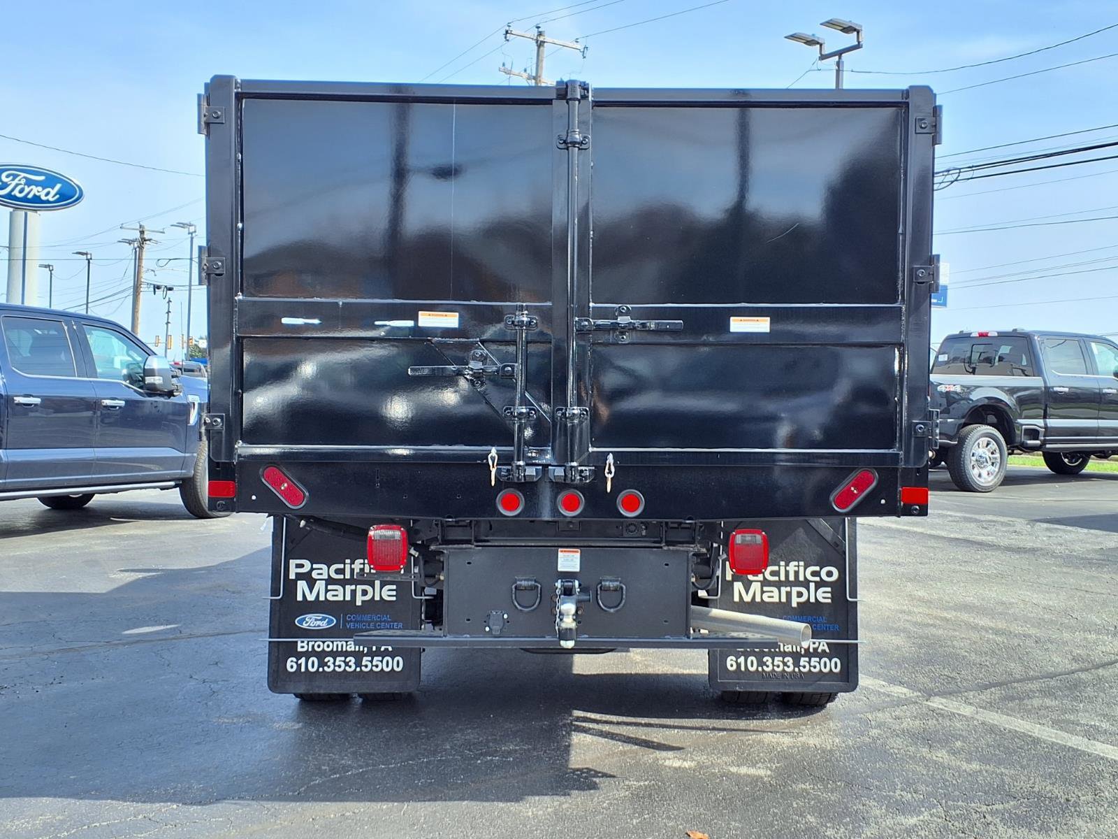 Used 2023 Ford F550 4x4 Regular Cab Super Duty image 4