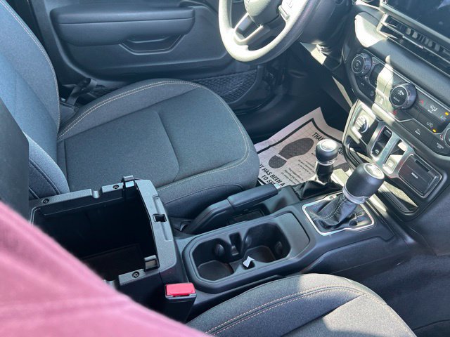 Used 2025 Jeep Wrangler Sport AWD/4WD image 19