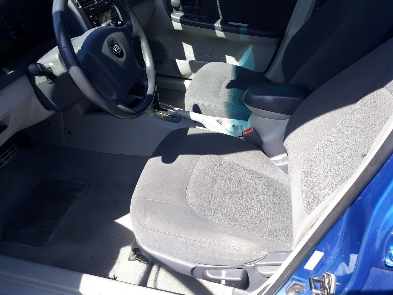 Used 2005 Kia Spectra5 image 8