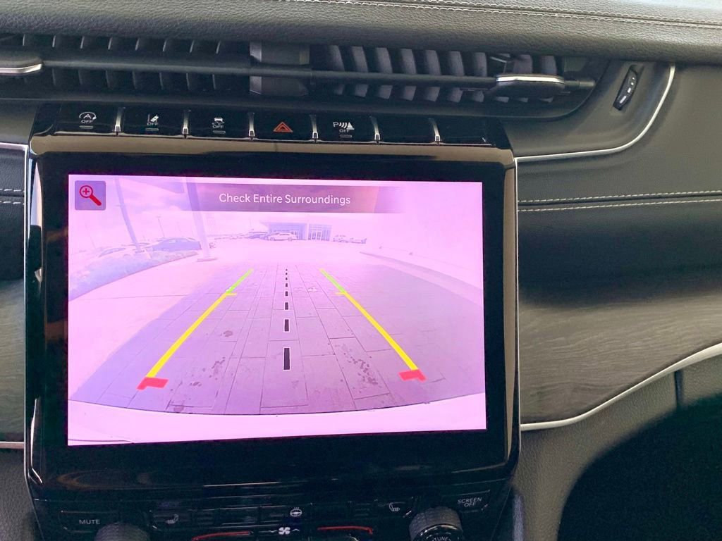 Used 2022 Jeep Grand Cherokee L Limited AWD/4WD image 41