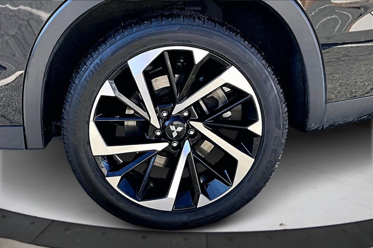 Used 2024 Mitsubishi Outlander SE image 36