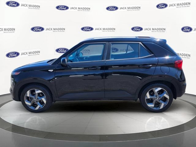 Used 2022 Hyundai Venue SEL FWD image 2