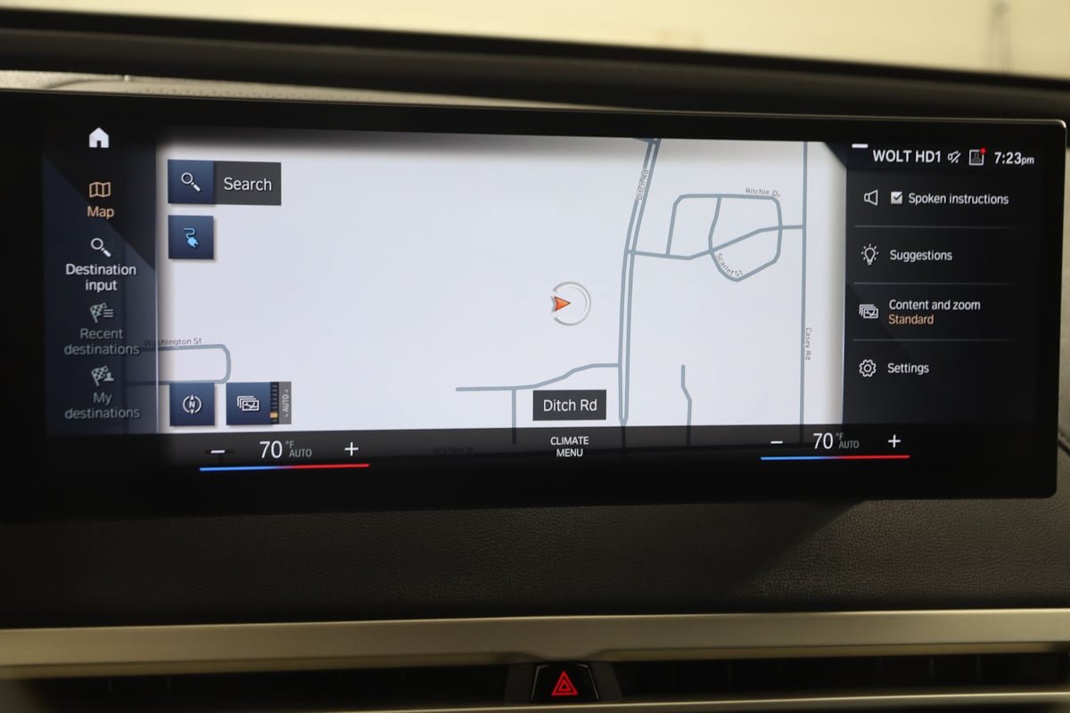 Used 2023 BMW iX xDrive50 w/ Sport Package AWD/4WD image 9