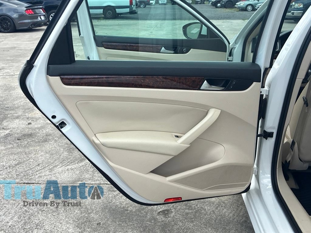 Used 2012 Volkswagen Passat 2.5 SEL FWD image 38