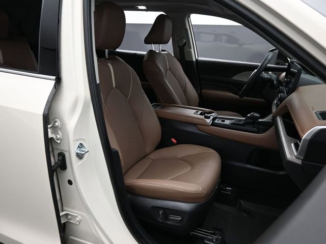 Used 2024 Toyota Grand Highlander Platinum image 31