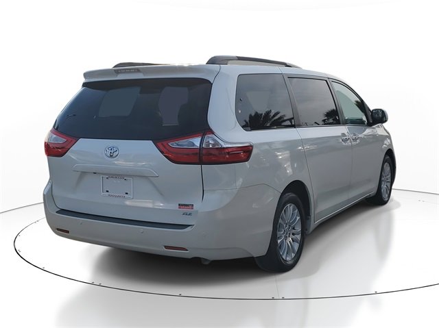 Used 2016 Toyota Sienna XLE Premium image 4