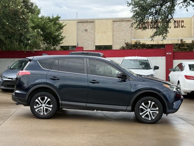 Used 2018 Toyota RAV4 LE FWD image 3