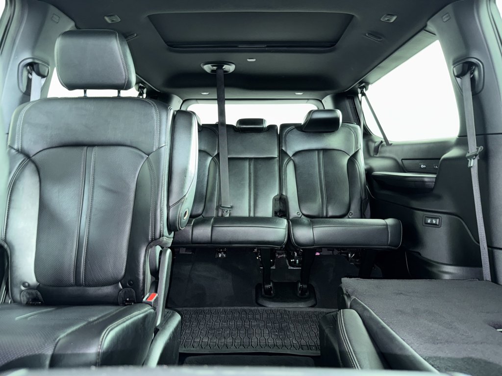 Used 2023 Jeep Wagoneer L Series II AWD/4WD image 9