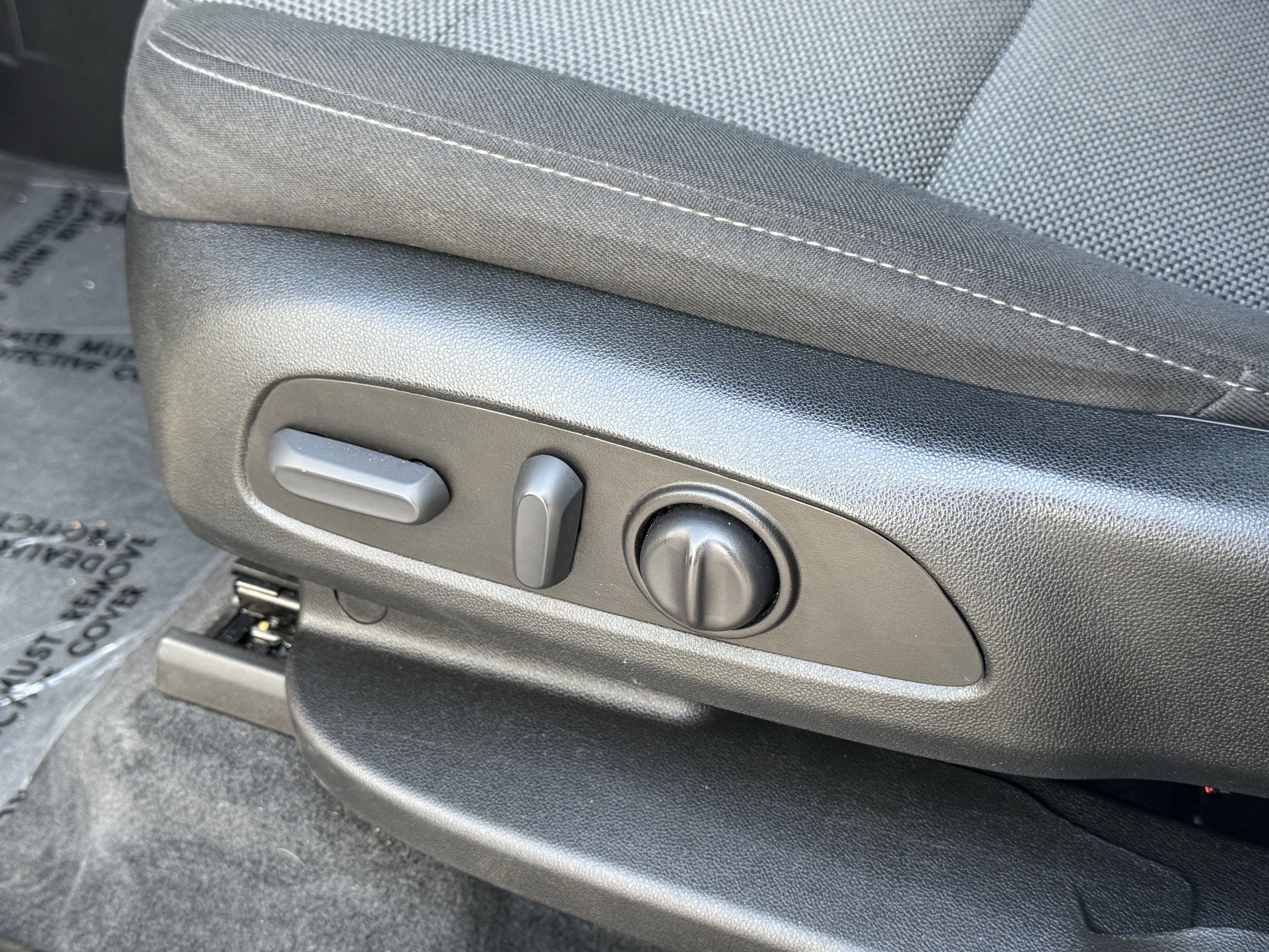 Used 2023 Chevrolet Traverse LT image 18