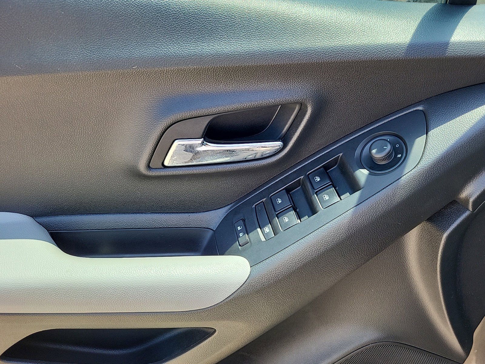 Used 2021 Chevrolet Trax LT image 23