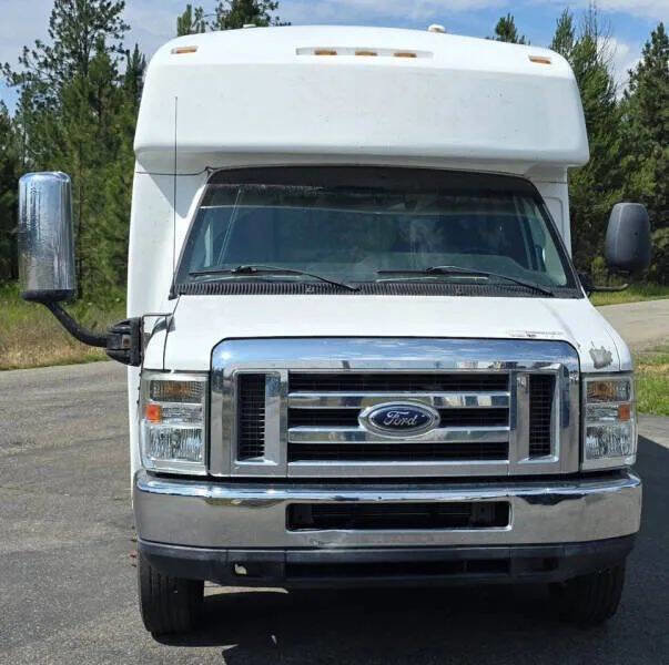 Used 2011 Ford E-450 and Econoline 450 Super Duty w/ Shuttle Bus Prep Pkg image 3