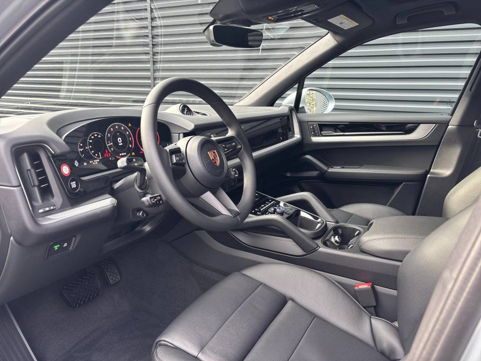 Certified 2026 Porsche Cayenne AWD/4WD image 10