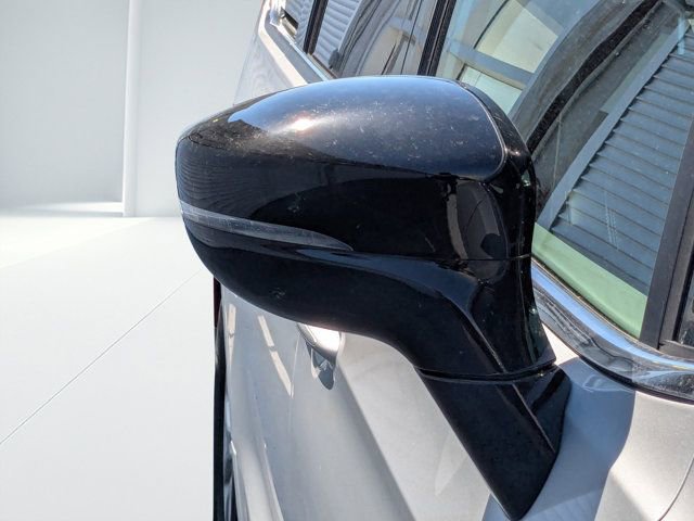 Used 2024 Chrysler Pacifica Touring-L image 11