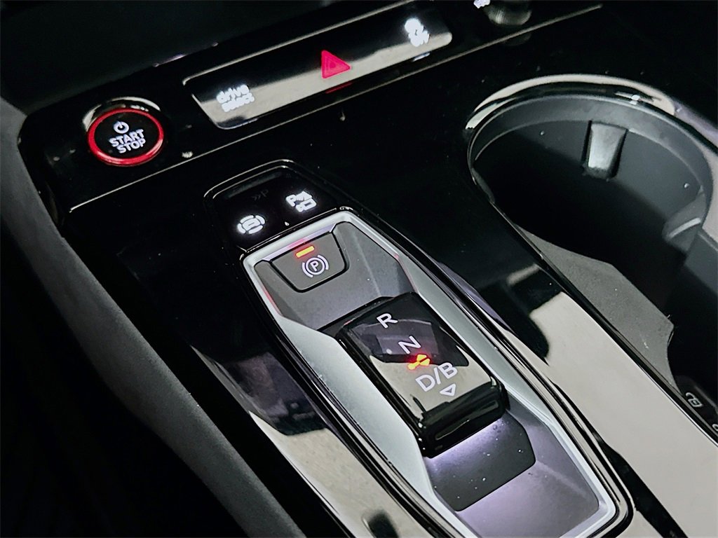 Used 2025 Audi SQ6 e-tron Premium Plus w/ Premium Plus image 18