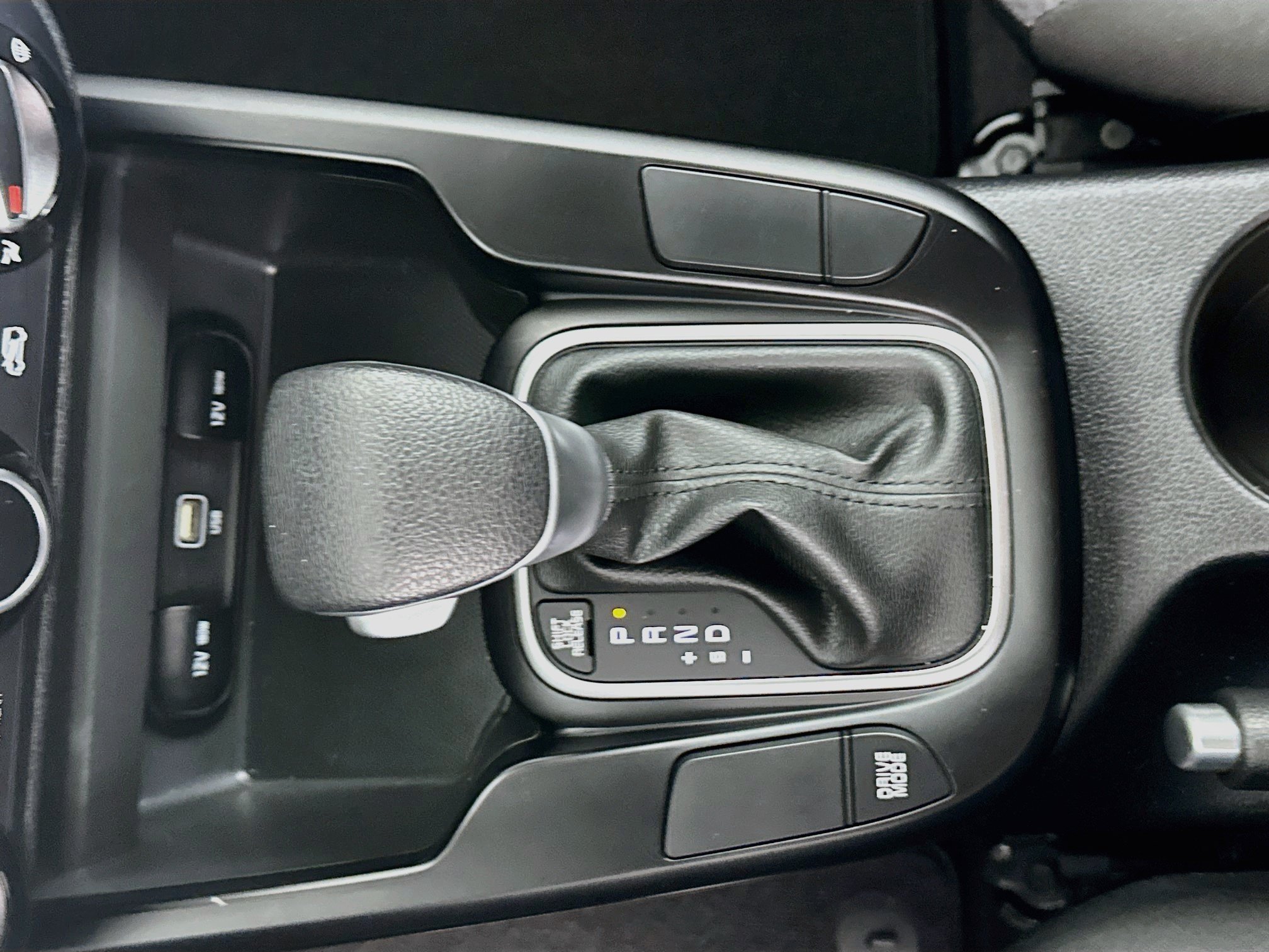 Used 2025 Kia Soul LX w/ LX Technology Package FWD image 24