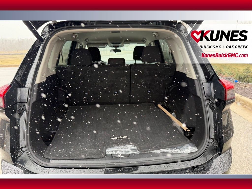 Used 2025 Nissan Rogue SV image 4