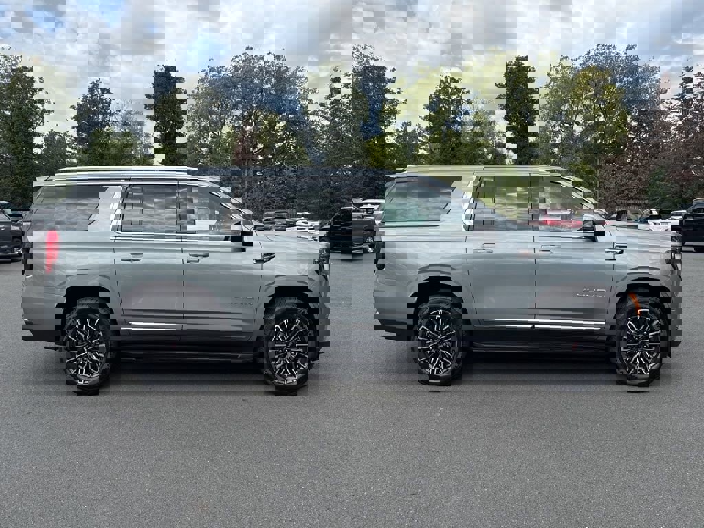 New 2026 GMC Yukon XL Elevation w/ LPO, Floor Liner Package image 8