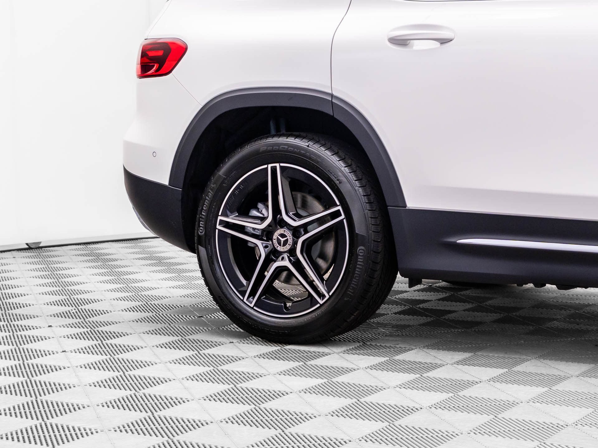 New 2026 Mercedes-Benz GLB 250 4MATIC image 36