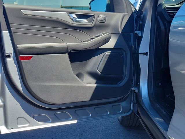 Certified 2022 Ford Escape Titanium w/ Class II Trailer Tow Package image 11