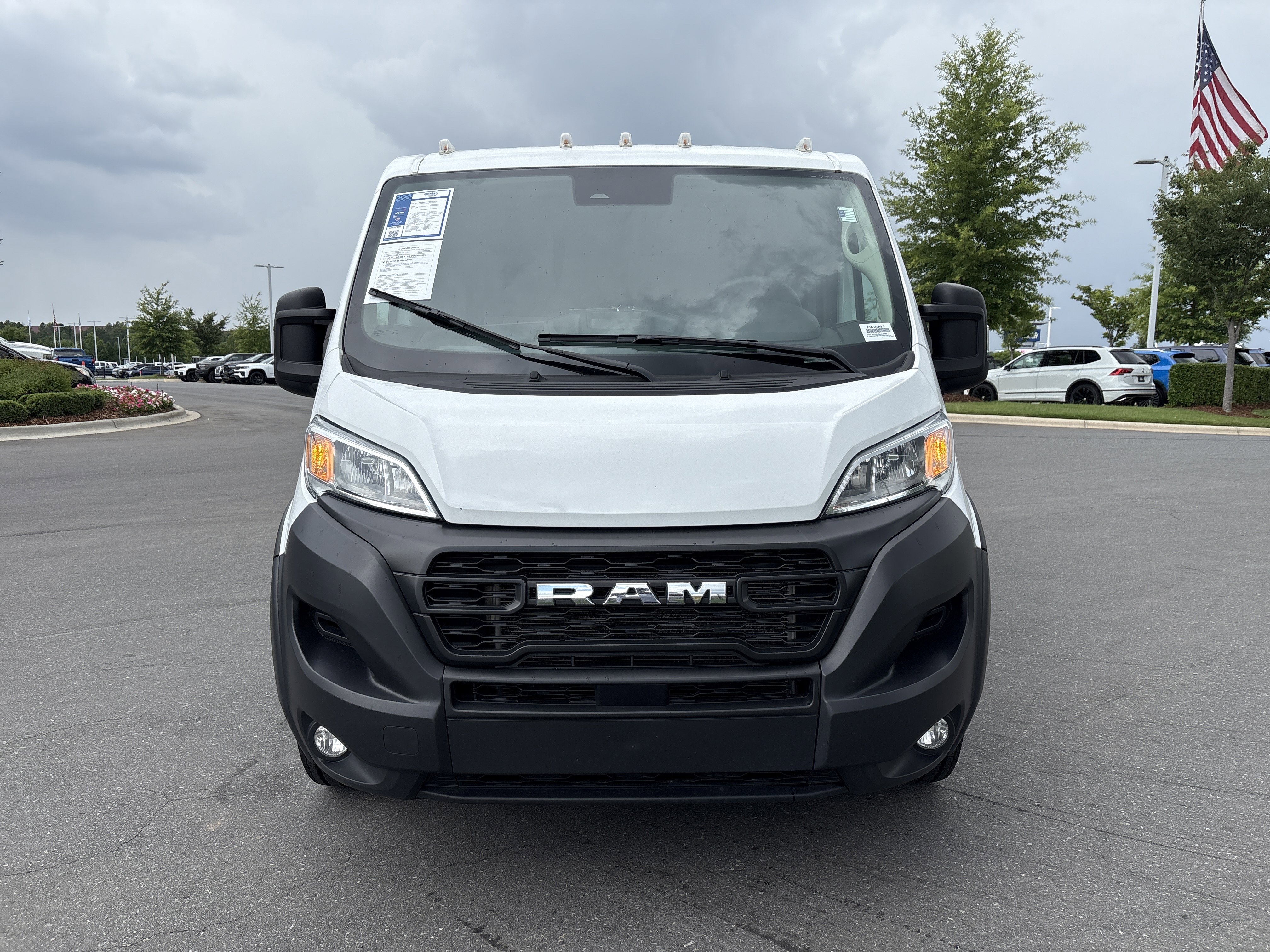 Used 2025 RAM ProMaster 2500 w/ Convenience Group FWD image 3