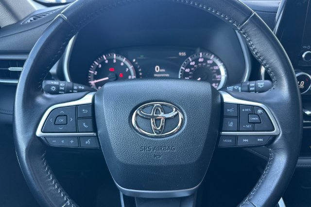 Used 2023 Toyota Highlander XLE FWD image 26