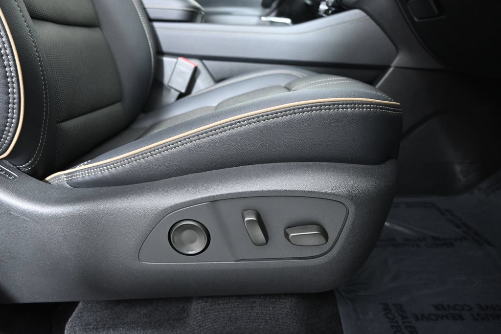 Used 2026 Chevrolet Traverse High Country w/ LPO, Floor Liner Package AWD/4WD image 14