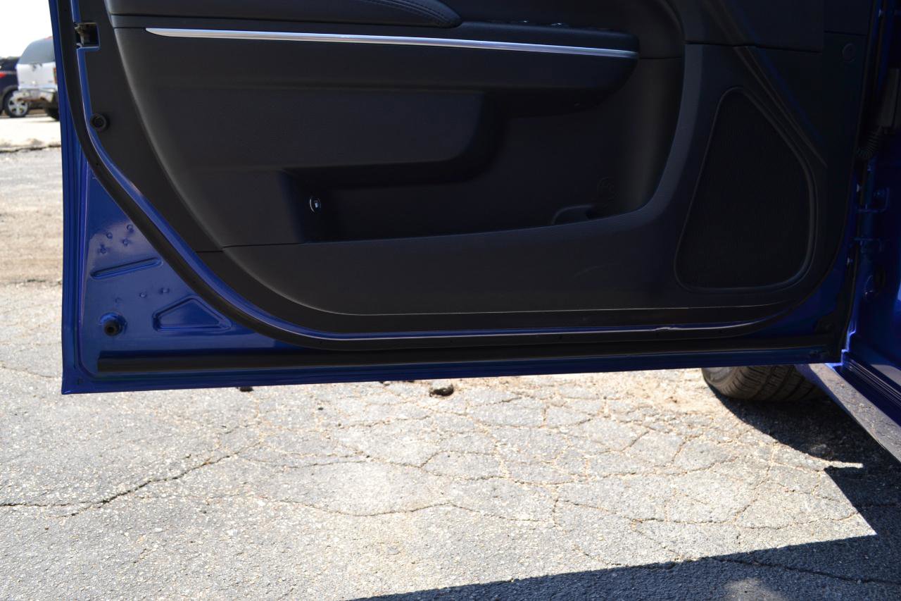 Used 2018 Chrysler 300 Touring L AWD/4WD image 31