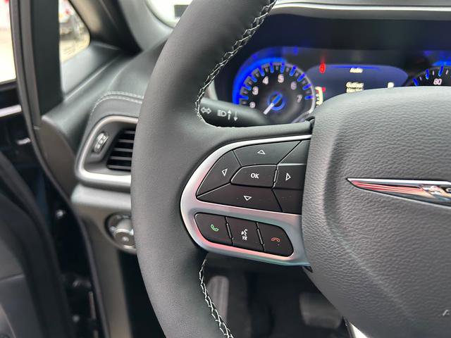 New 2026 Chrysler Pacifica Select AWD/4WD image 16