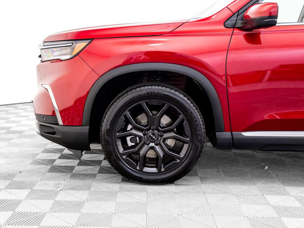Certified 2025 Honda Pilot Touring image 38