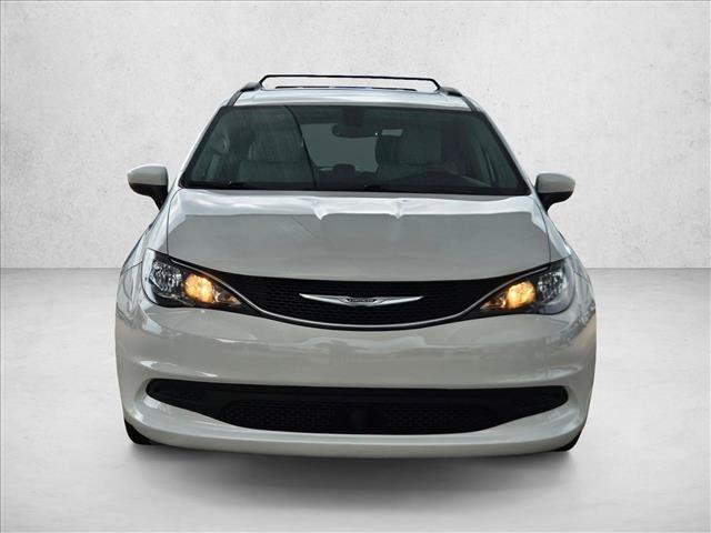 Used 2021 Chrysler Voyager Lxi FWD image 2